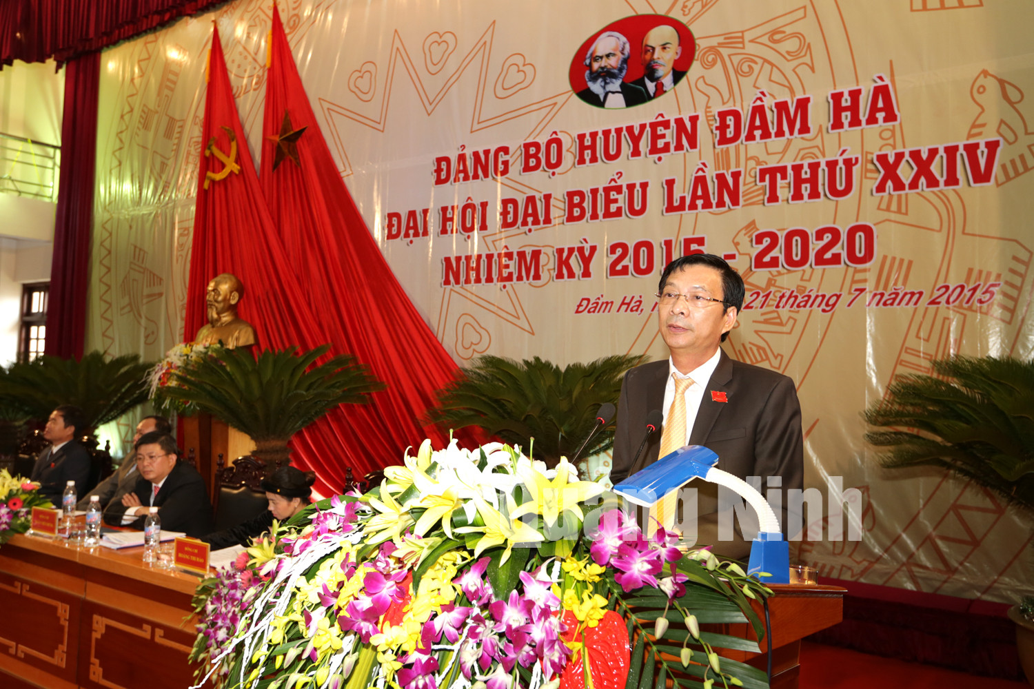 Đồng chí Nguyễn Văn Đọc, Bí thư Tỉnh ủy, Chủ tịch HĐND tỉnh phát biểu tại Đại hội