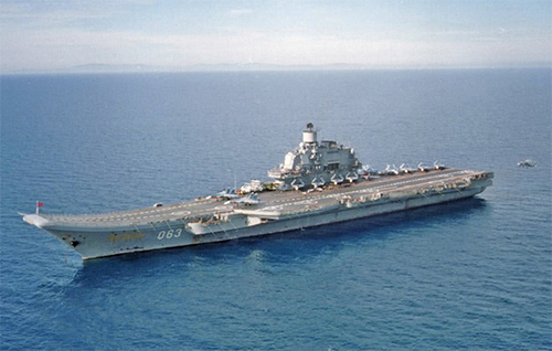 Được gọi là tàu sân bay, nhưng chiến hạm Admiral Kuznetsov được vũ trang không kém gì các tuần dương hạm tên lửa hạng nặng.