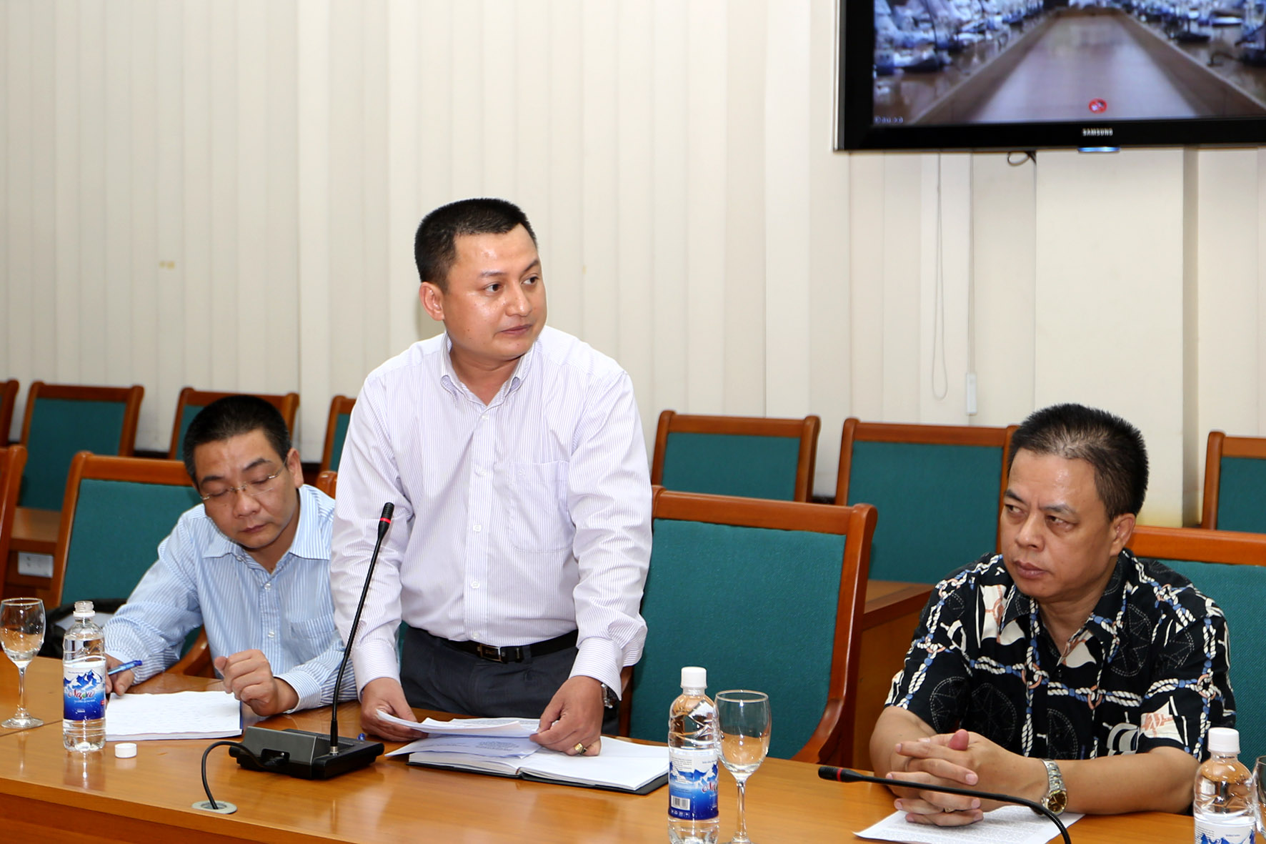 Đại diện Công ty CP Đầu tư ATS báo cáo về việc triển khai 2 dự án tại TP Uông Bí