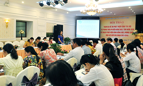 Hội thảo về phát triển công tác hội và phong trào phụ nữ, do Hội LHPN tỉnh tổ chức, tháng 5-2013.