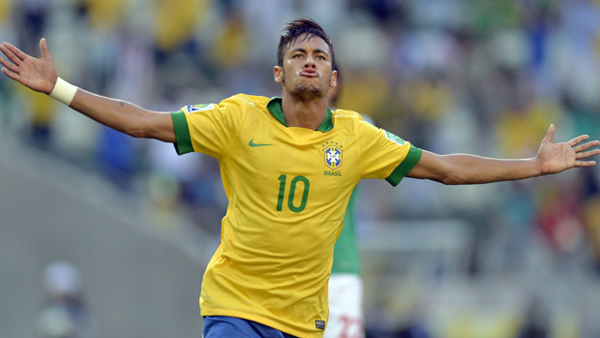 Neymar ăn mừng sau khi ghi bàn cho đội tuyển Brazil trong trận gặp Mexico (Ảnh:Yuri Cortez/AFP/Getty Images)