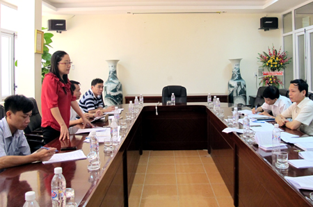 Đồng chí Châu Hoài Thu, Phó Trưởng Ban Văn hóa - Xã hội HĐND tỉnh kết luận tại buổi làm việc với Chi cục ATVSTP. (Ảnh QNP)