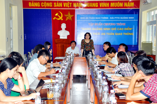 Đồng chí Nguyễn Thị Hiền, Phó Trưởng ban chuyên trách Ban ATGT phát biểu khai mạc lớp tập huấn.