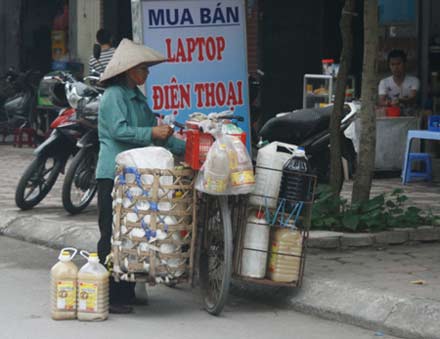 Mỡ đóng can bấn trên thị trường khó đảm bảo chất lượng vệ sinh an toàn thực phẩm