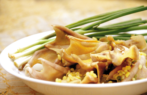 Món ăn chân vịt hầm đậu xanh.
