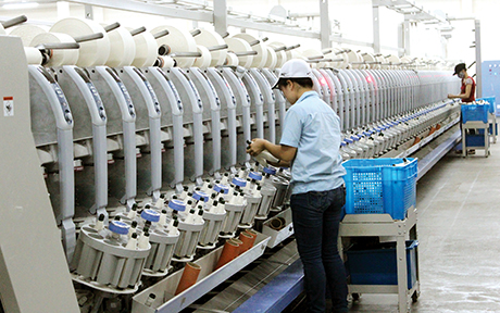 Nhà máy sợi của Tập đoàn Texhong tại KCN Hải Yên (TP Móng Cái) - một trong những nhà đầu tư chiến lược của tỉnh chuẩn bị đi vào hoạt động. Ảnh: Bá khang