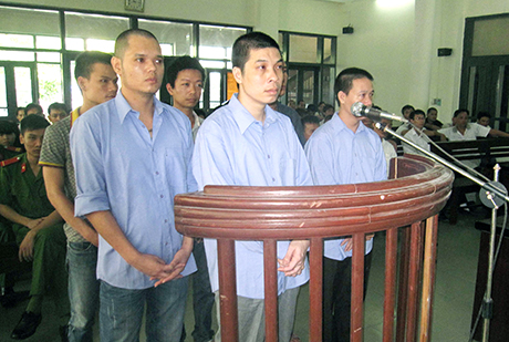 Các bị cáo tại phiên toà xét xử sơ thẩm.