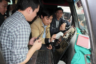 Lắp hộp đen cho phương tiện vận tải.