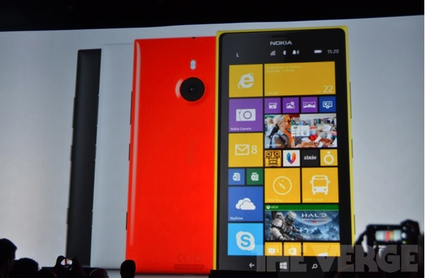 Nhìn qua, chiếc Lumia 1520 giống với Lumia 925 phiên bản vỏ nhựa.