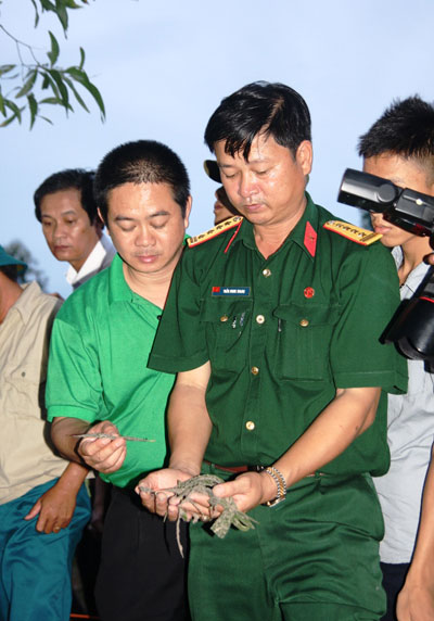 Lá cây phát hiện chung với số hài cốt vẫn còn xanh tươi