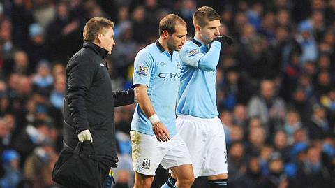 Hàng phòng ngự Man City với Zabaleta và Nastasic vẫn để lại nhiều nỗi lo
