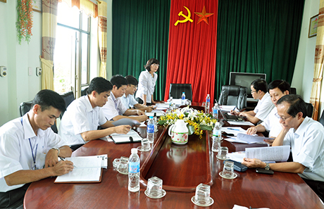 Đảng uỷ xã Đông Xá (Vân Đồn) thảo luận các giải pháp thực hiện Nghị quyết T.Ư 4 (Khoá XI).