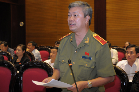 Đại biểu Vũ Chí Thực phát biểu tại buổi thảo luận.