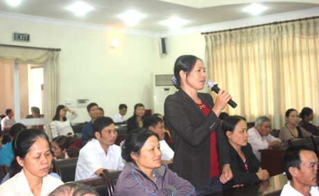 Rất nhiều bà con nông dân đã trực tiếp gửi câu hỏi về trồng trọt, chăn nuôi nhờ các chuyên gia giải đáp