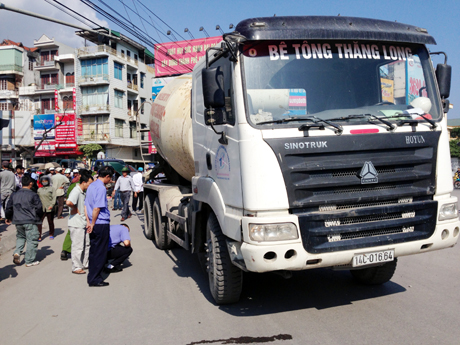 Xe trộn bê tông gây ra vụ tai nạn.