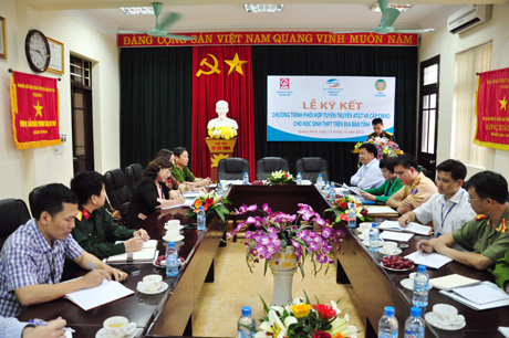 Quang cảnh Lễ ký kết giữa các đơn vị.
