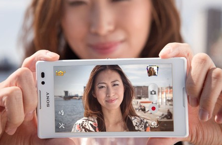 Smartphone 2 sim màn hình lớn của Sony ăn điểm nhờ thiết kế.