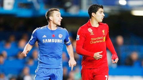 Cả Suarez (phải) lẫn Terry đều đang trong tầm ngắm của Juve