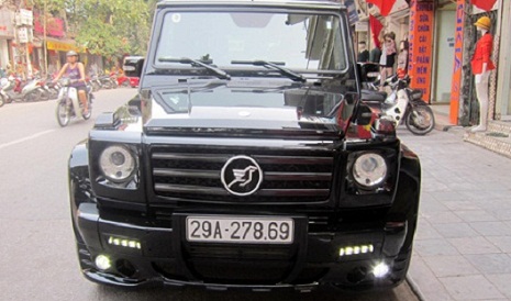 Chiếc Mercedes G55 AMG độ Hamann. Theo như anh chia sẻ trên trang cá nhân, phụ tùng độ xe được nhập hoàn toàn từ bên Đức, với mức giá là 60.000 USD (gần 1,3 tỉ đồng)