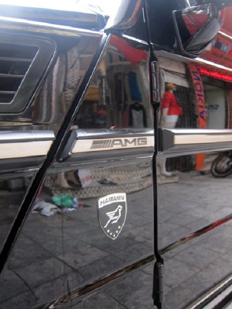 Logo của AMG và logo Hamann bên hông xe