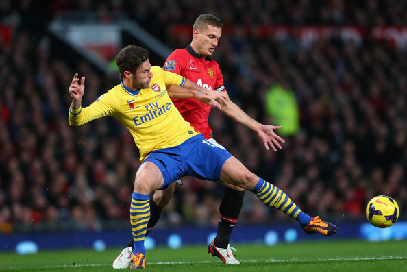 Dù tỏ ra mệt mỏi, Giroud vẫn phải cày ải trong màu áo Arsenal.