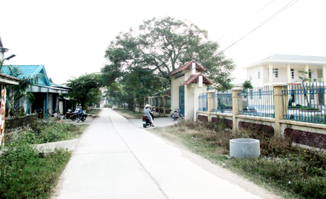 Đường trục chính vào trung tâm xã Tràng An.