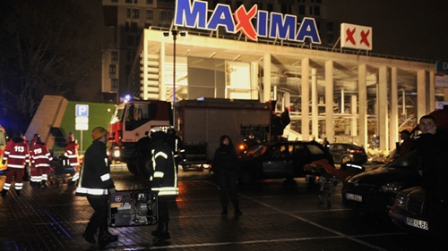 Hiện trường vụ sập nóc siêu thị Maxima XX ở thủ đô Riga, Latvia. Ảnh: RIA Novosti.