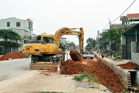Thi công tuyến quốc lộ 18A, đoạn qua địa bàn TP Uông Bí.