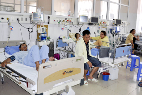 Phòng Hồi sức cấp cứu ở Bệnh viện Bãi Cháy được lắp đặt hệ thống máy móc y tế hiện đại.
