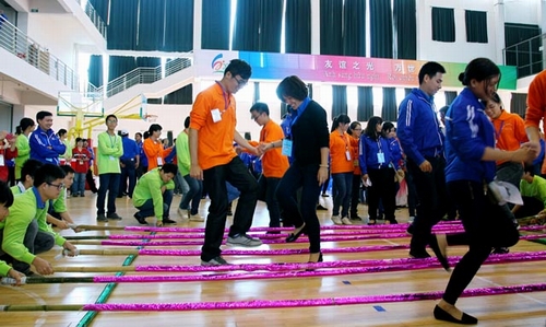 Đại biểu thanh niên 2 nước tham gia các trò chơi dân gian tại đại học khoa học kỹ thuật Quảng Tây