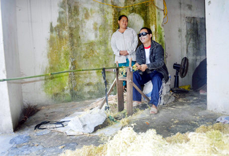 Vợ chồng anh Nguyễn Văn Hiệp đã ổn định cuộc sống sau khi được tiếp nhận vào làm việc tại Công ty.