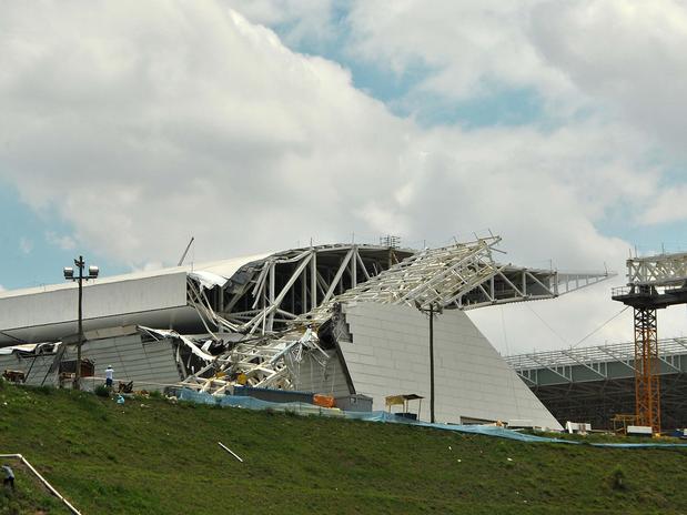 SVĐ Arena Corinthians trong tình trạng đổ nát