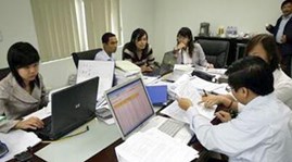 Giá vàng đang xuống rất thấp nhưng tâm lý các nhà đầu tư vẫn rất dè chừng. Ảnh: Ngọc Châu.