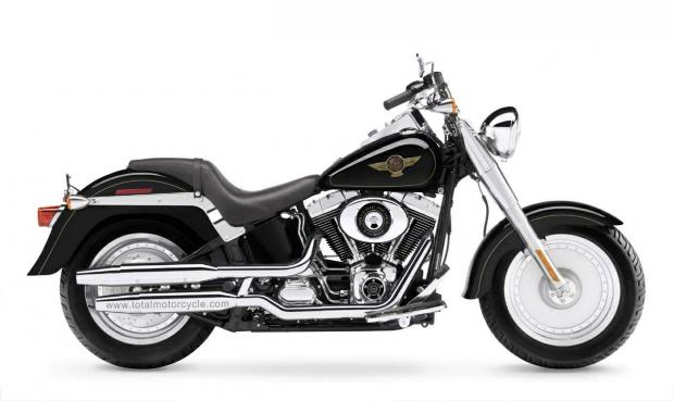 ... và Harley-Davidson Fat Boy nguyên bản.