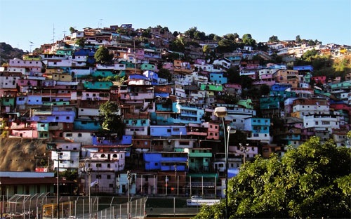 Hiện Venezuela là một trong những quốc gia có tỷ lệ lạm phát cao nhất thế giới, một phần do các biện pháp kiểm soát giá cả mà Chính phủ áp dụng.