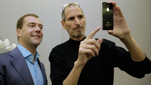 Thủ tướng Nga và nhà sáng Apple Steve Jobs hồi tháng 6-2010