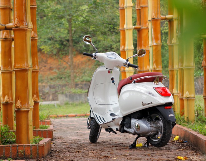 Vespa Primavera vẫn giữ nguyên thiết kế với cảm hứng từ ong vò vẽ của dòng xe Vespa.