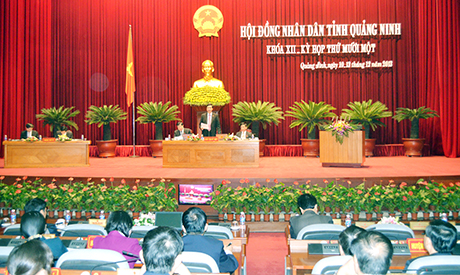 Đồng chí Nguyễn Đức Long, Phó Bí thư Tỉnh ủy, Chủ tịch HĐND tỉnh gợi mở 1 số vấn đề quan trọng để các Tổ tập trung thảo luận sâu