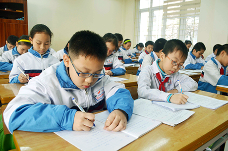 Giờ học toán của học sinh lớp 5A7, Trường Tiểu học Hạ Long.