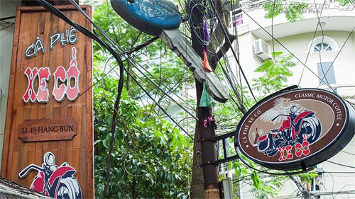Bên ngoài quán cà phê của anh Vinh tại Hà Nội.