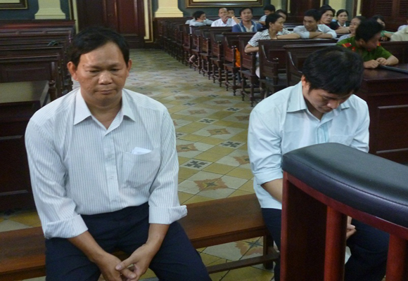 2 bị cáo tại tòa