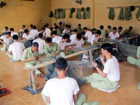 đan lưới...