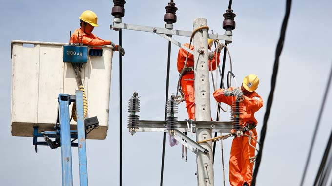 Thủ tướng Chính phủ đã yêu cầu các bộ ngành rà soát lại toàn bộ chi phí ngành điện sau khi Thanh tra Chính phủ kết luận Tập đoàn EVN tính luôn chi phí xây dựng biệt thự, sân tennis vào giá điện - Ảnh: Tiến Thành