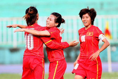 Kim Hồng (giữa) tiếp tục góp công cho đội tuyển Việt Nam ở SEA Games 27.