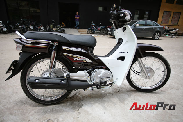 Form yên bằng và tay xách cổ điển được giữ nguyên