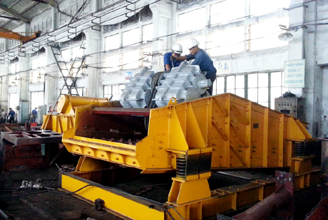 Sàng rung khử nước, một trong những sản phẩm tiêu biểu của Công ty CP Cơ khí Mạo Khê hiện đang được nhiều đơn vị sàng tuyển tin dùng.