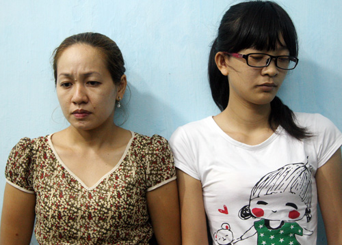 Phương và Lý tại cơ quan điều tra. Ảnh: An Nhơn