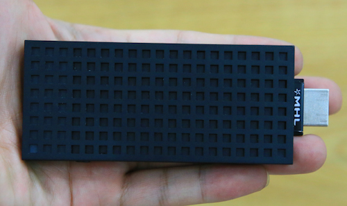 Bravia Smart Stick mang thiết kế nhỏ gọn chỉ trong lòng bàn tay.