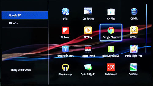Bravia Smart Stick chạy các ứng dụng nền Android dành cho Google TV. Người dùng vẫn có thể truy cập vào các ứng dụng Internet TV của Bravia ngay trên thiết bị này mà không cần phải chuyển ngõ vào (Input) hay thay đổi điều khiển từ xa của TV.