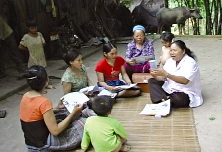 Tuyên truyền, vận động nhân dân thực hiện các chính sách dân số. (Ảnh minh họa)